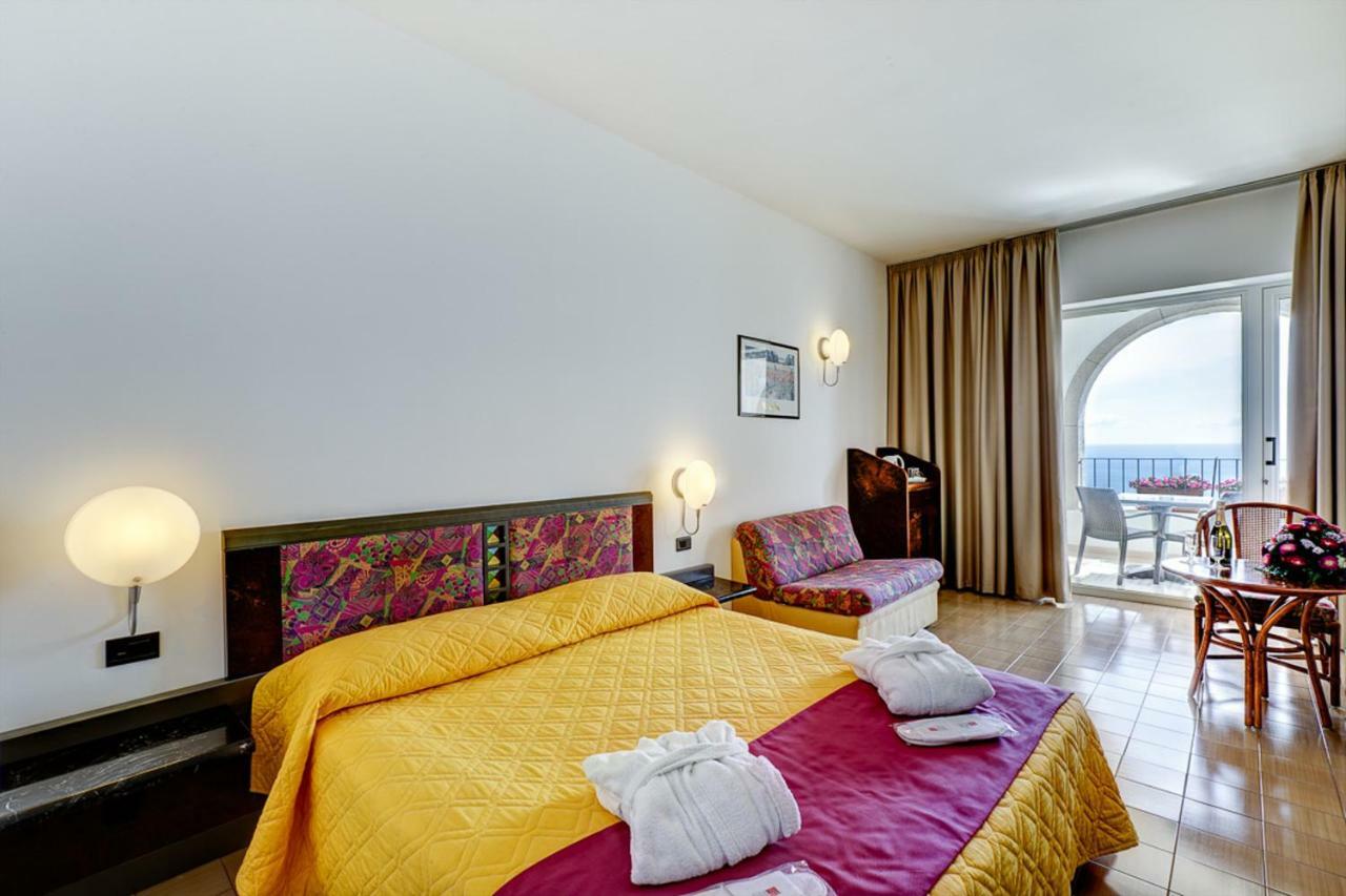 Double or Twin Room with Balcony and Sea View,1248107326:JPEG