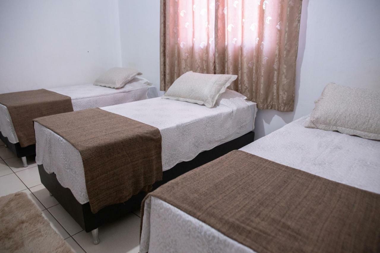 Quarto Triplo com Banheiro Privativo