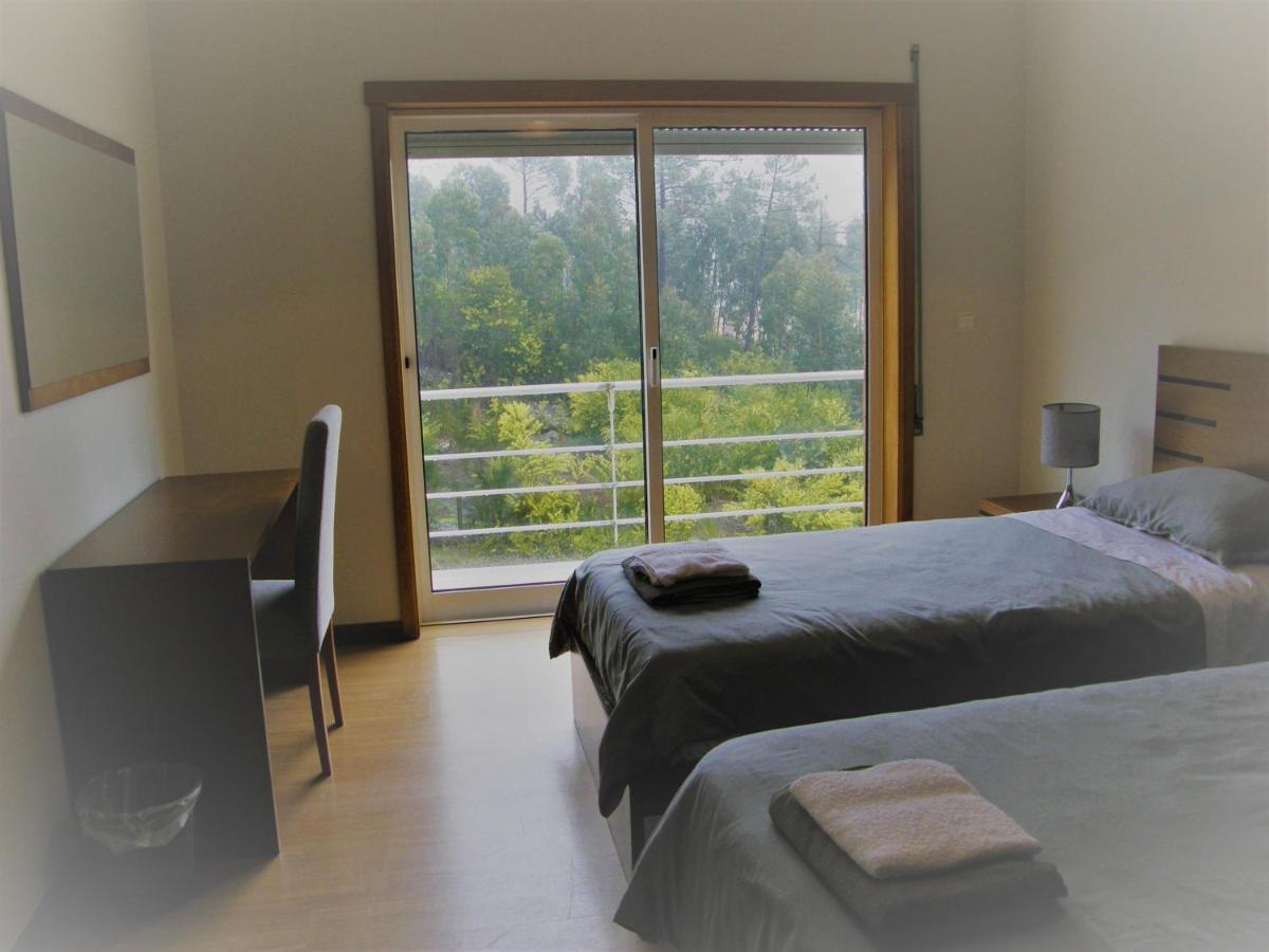 Quarto Twin com Varanda (Casa de Banho Partilhada)