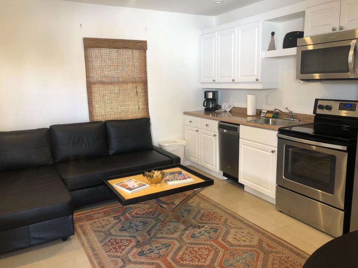 The Palm Suite