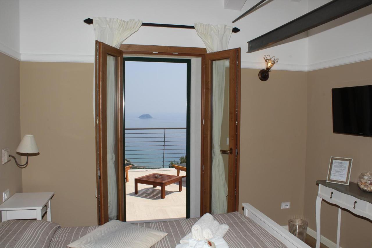 Deluxe Double Room with Balcony and Sea View,999067545:JPEG