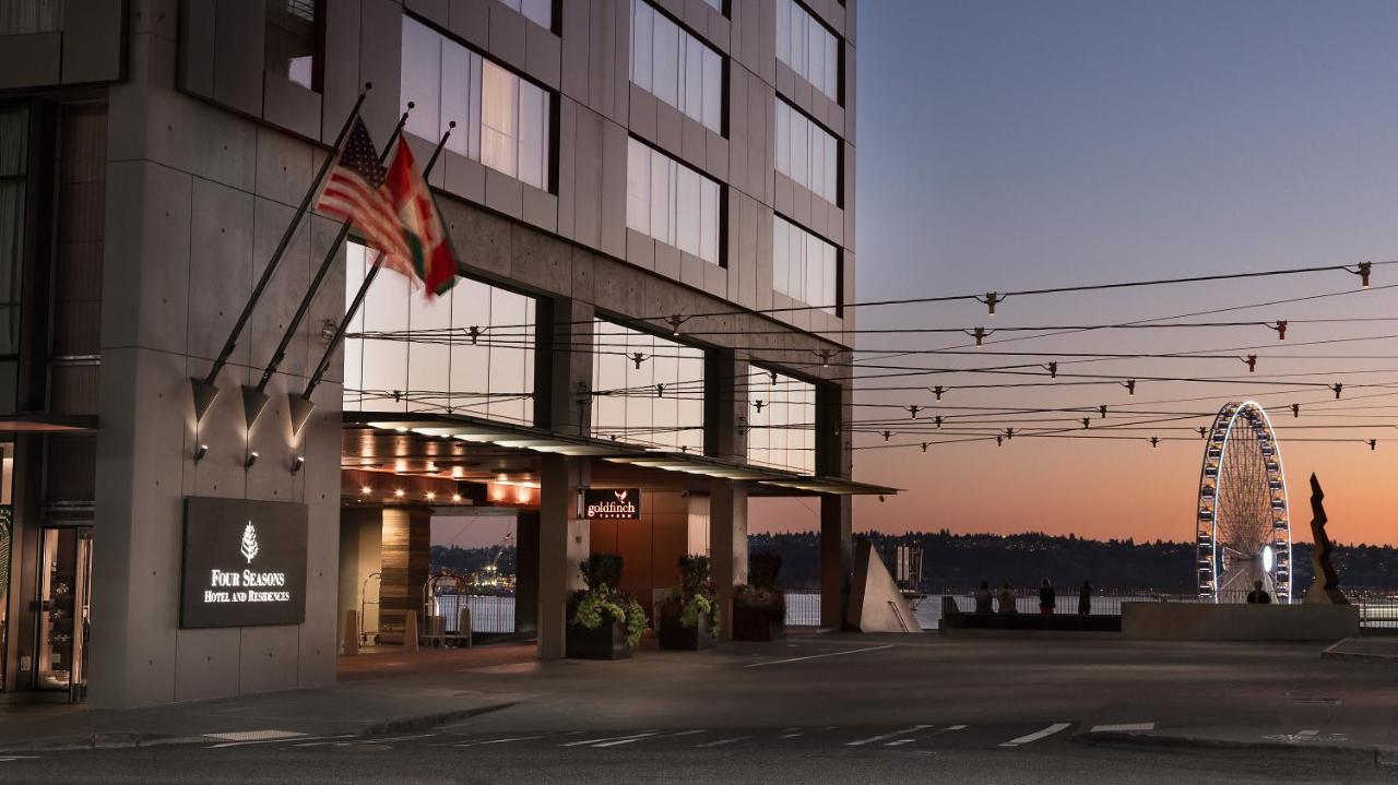 Zimmer mit Kingsize-Bett und Aussicht über Seattle - für Hörgeschädigte geeignet