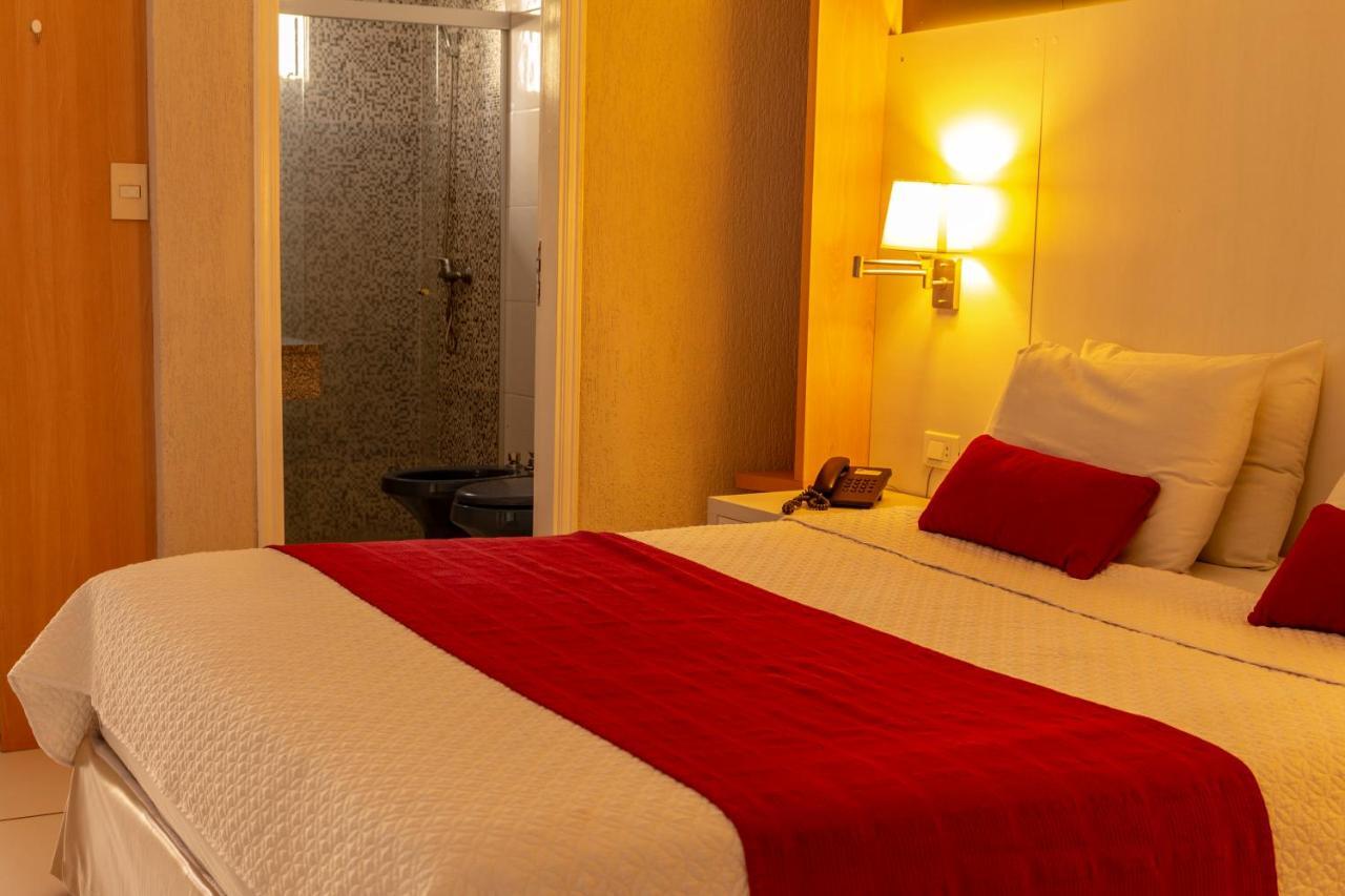 Quarto com Cama de Casal ou 2 de Solteiro