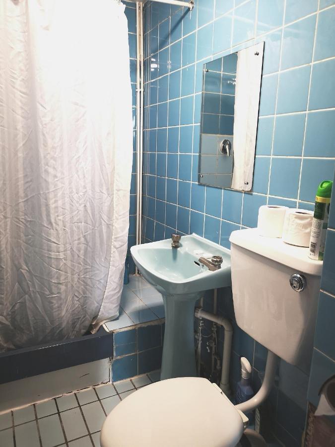 Single Room Shared Shower Toilet No Window,928437655:JPEG