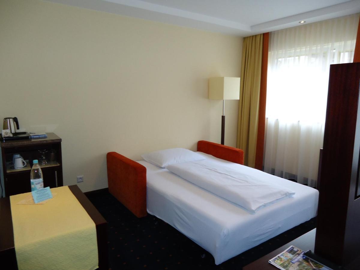 Doppelzimmer mit Balkon (2 Erwachsene + 1 Kind)