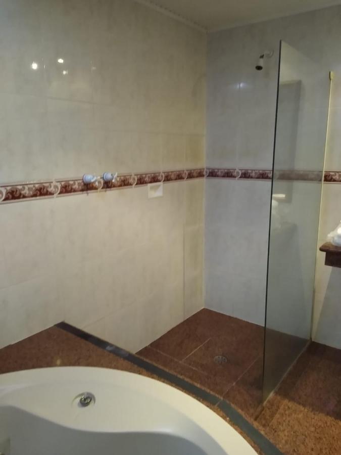 Suite Spa Bath,945797560:JPEG