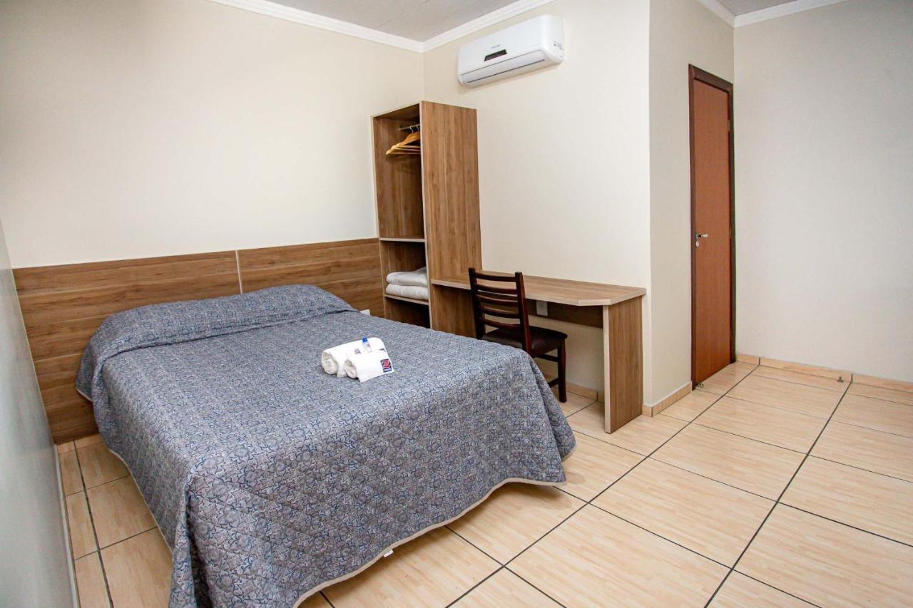 Quarto com Cama de Casal ou 2 de Solteiro