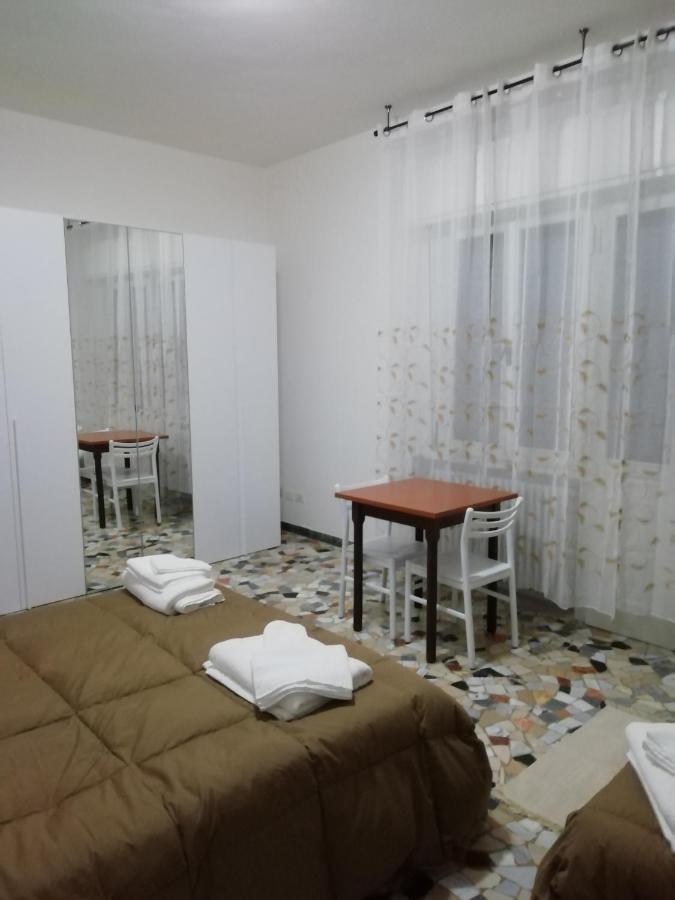 Camera Matrimoniale con Bagno in Comune