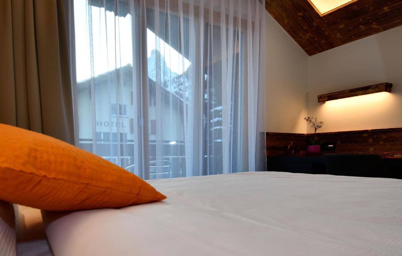 Chambre Lit Queen-Size Supérieure - Vue sur Cervin