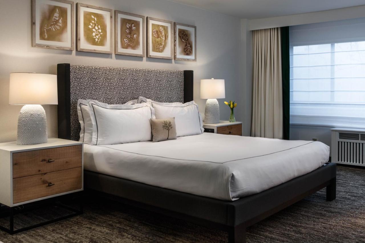 Deluxe King Room-Accessible,1742612049:JPEG