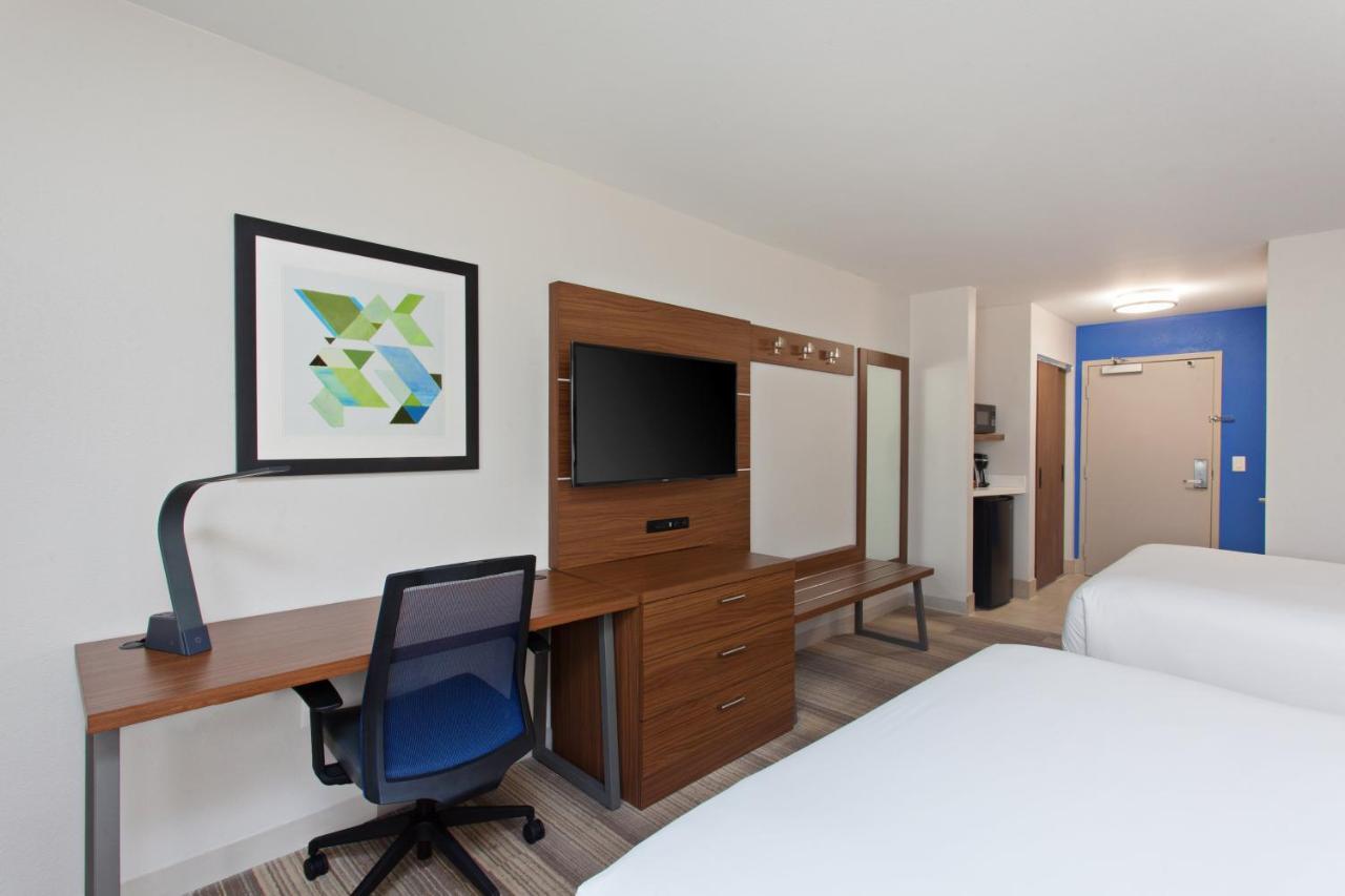 Standard Queen Room with Two Queen Beds