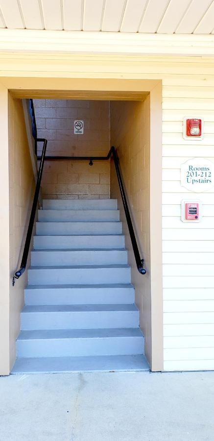 Double Queen Pet Friendly Upper Level Steps,960111322:JPEG