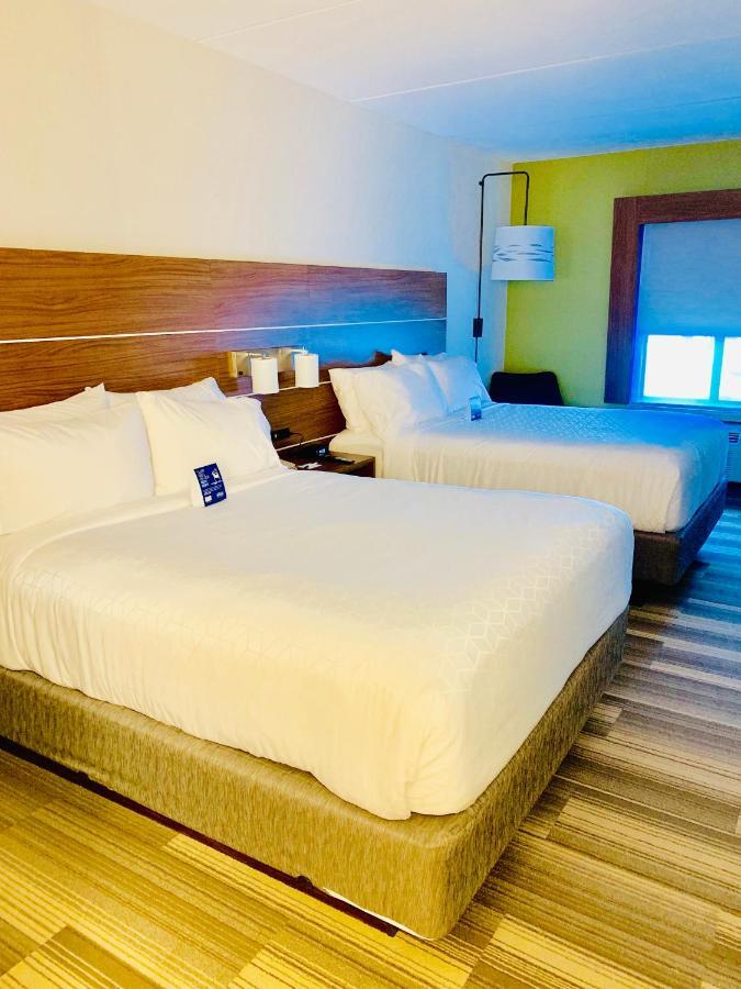 Standard Room with Two Queen Beds