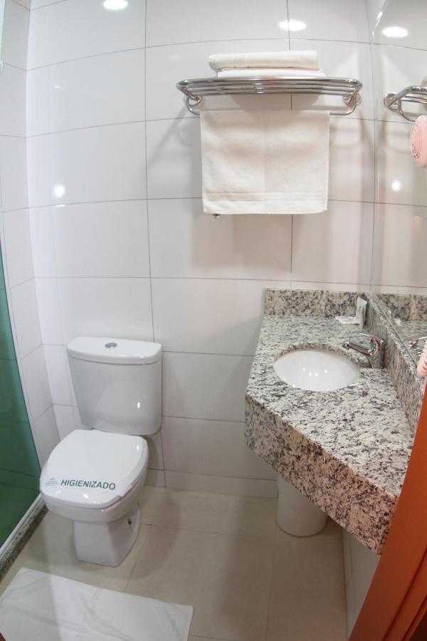 Quarto com 2 Camas de Solteiro