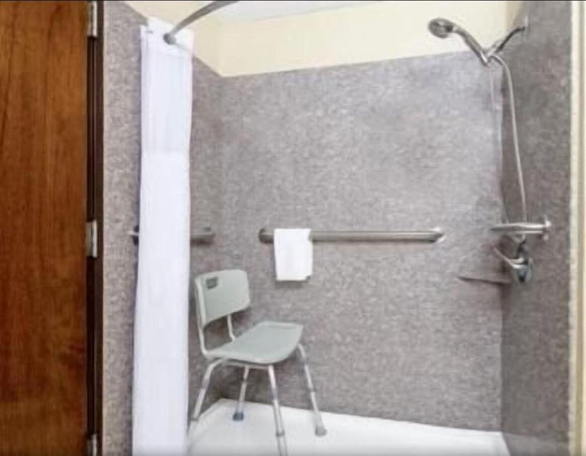King Room - Disability Access/Non-Smoking