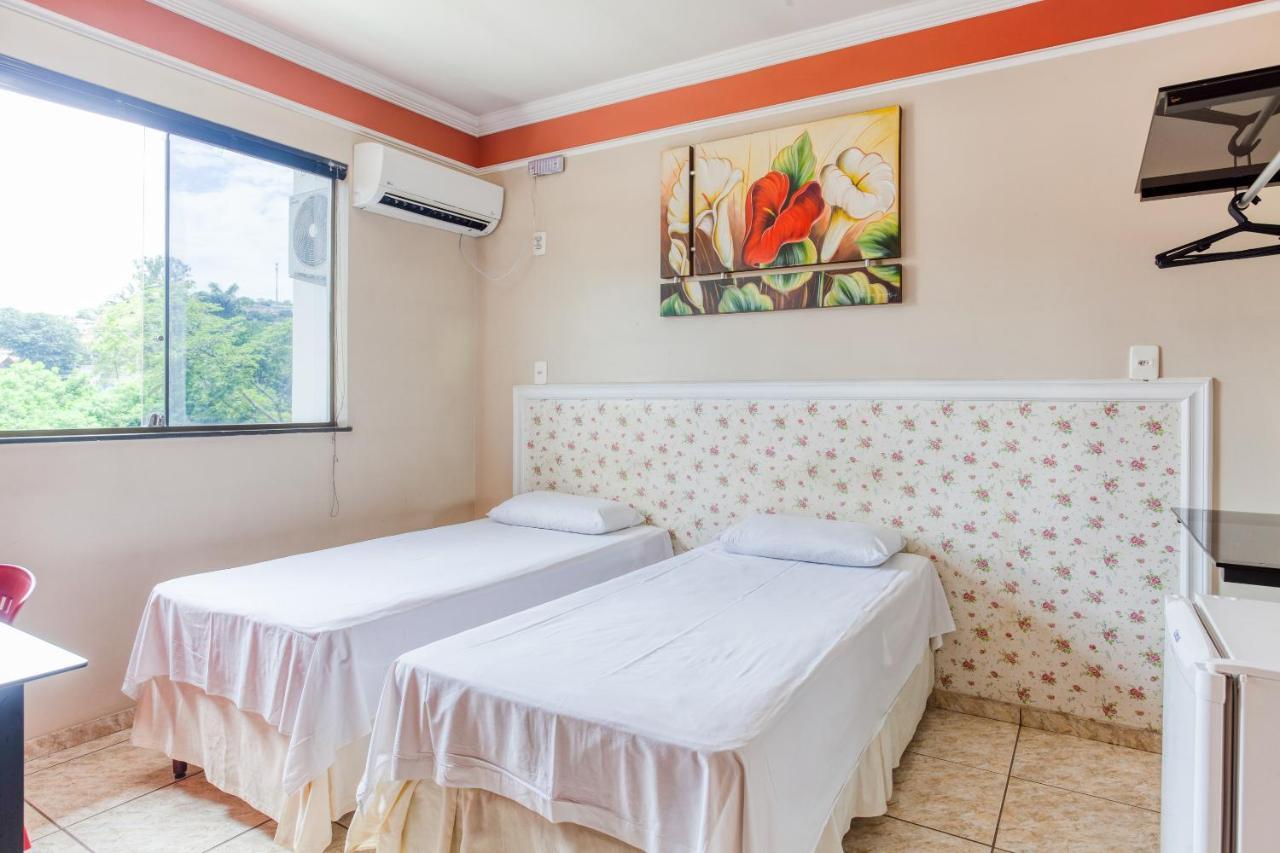 Quarto com 2 Camas de Solteiro