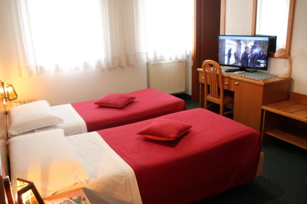 Double Room,1346295824:JPEG