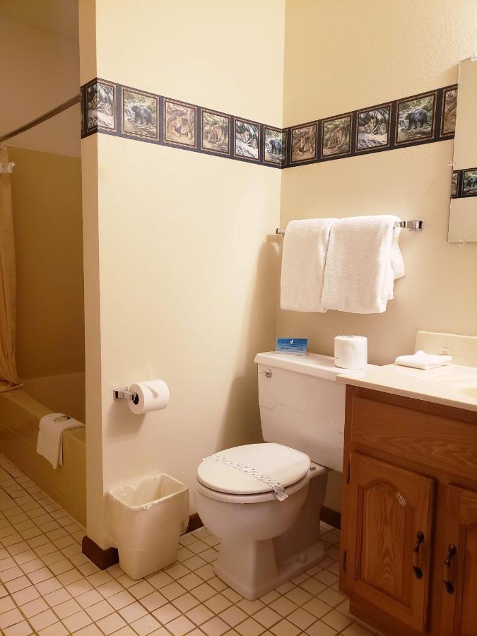 Deluxe Queen Room with Two Queen Beds