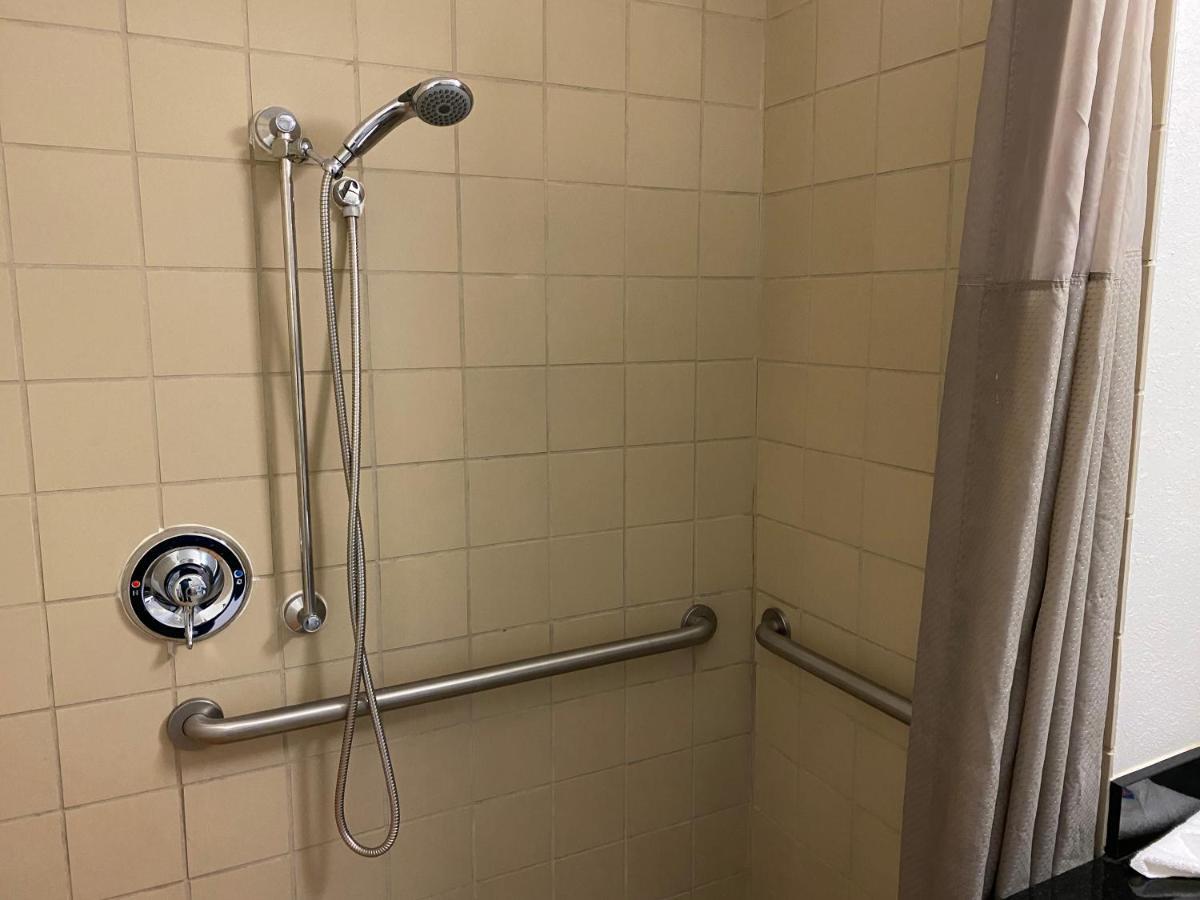Zimmer mit Kingsize-Bett - Barrierefrei/befahrbare Dusche