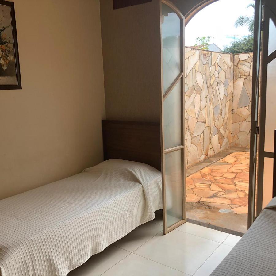 Quarto com 2 Camas de Solteiro