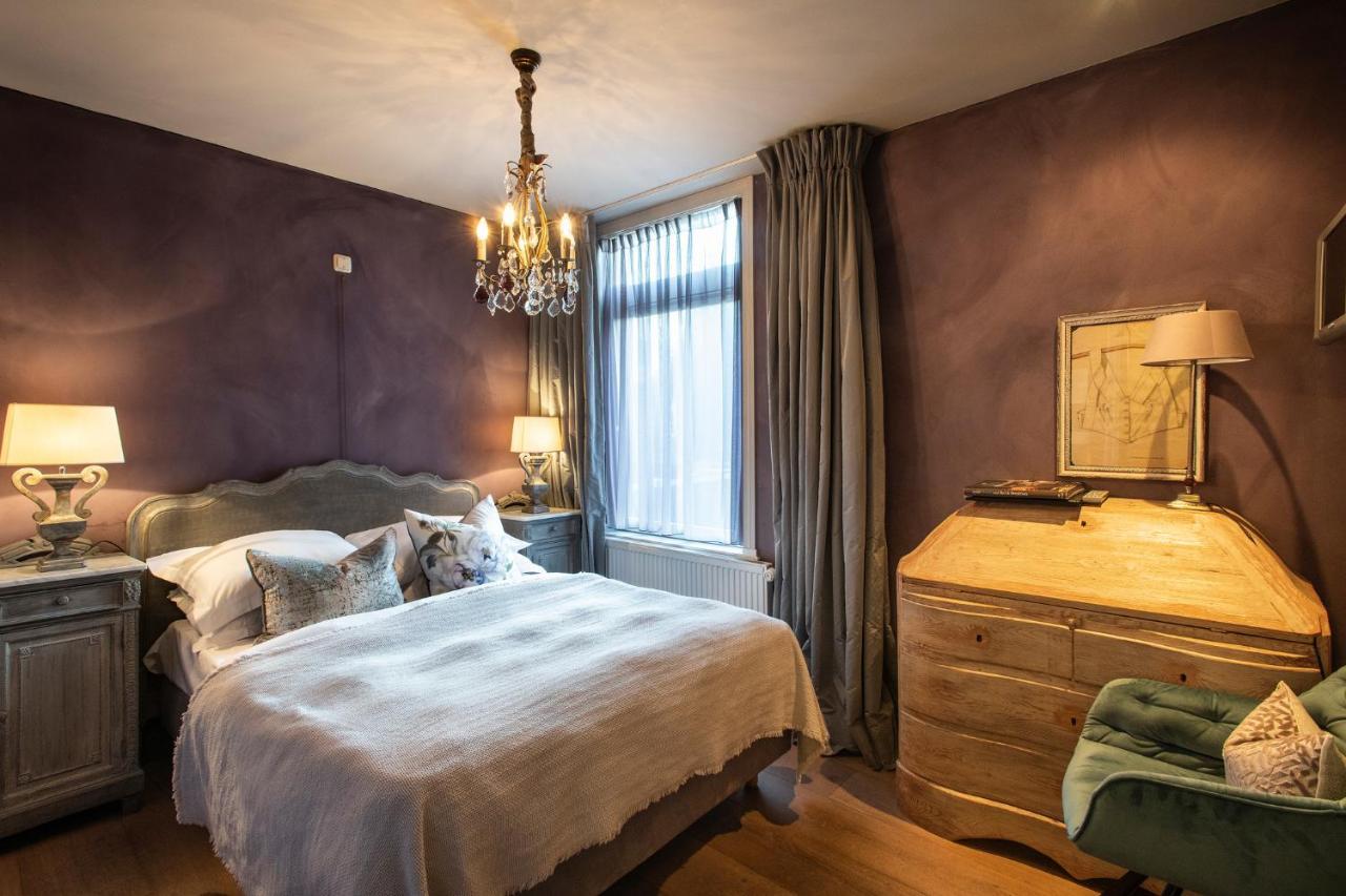 Small Romantic Room,979392517:JPEG