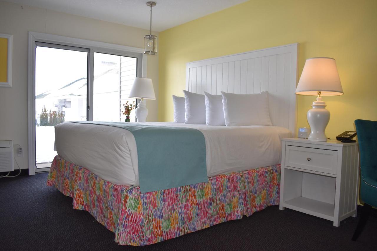 King Room Spa Bath Partial Lake View,996717064:JPEG