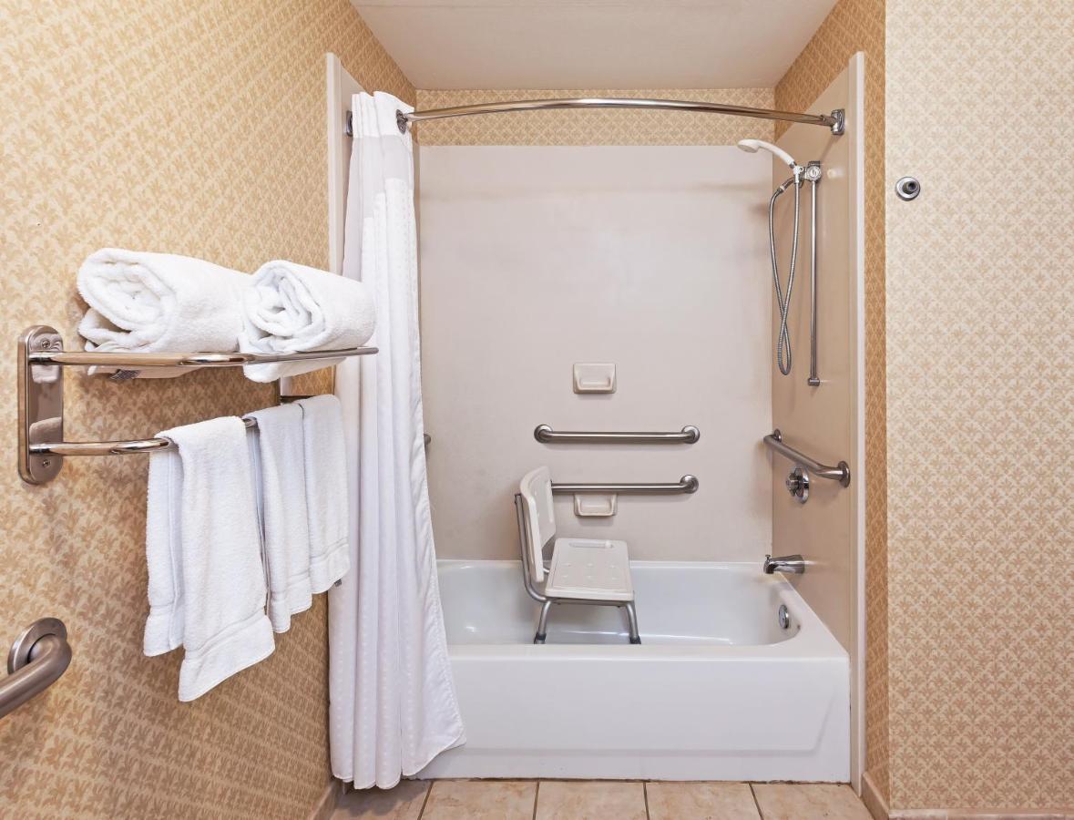 King Room - Mobility Access/Hearing Accessible