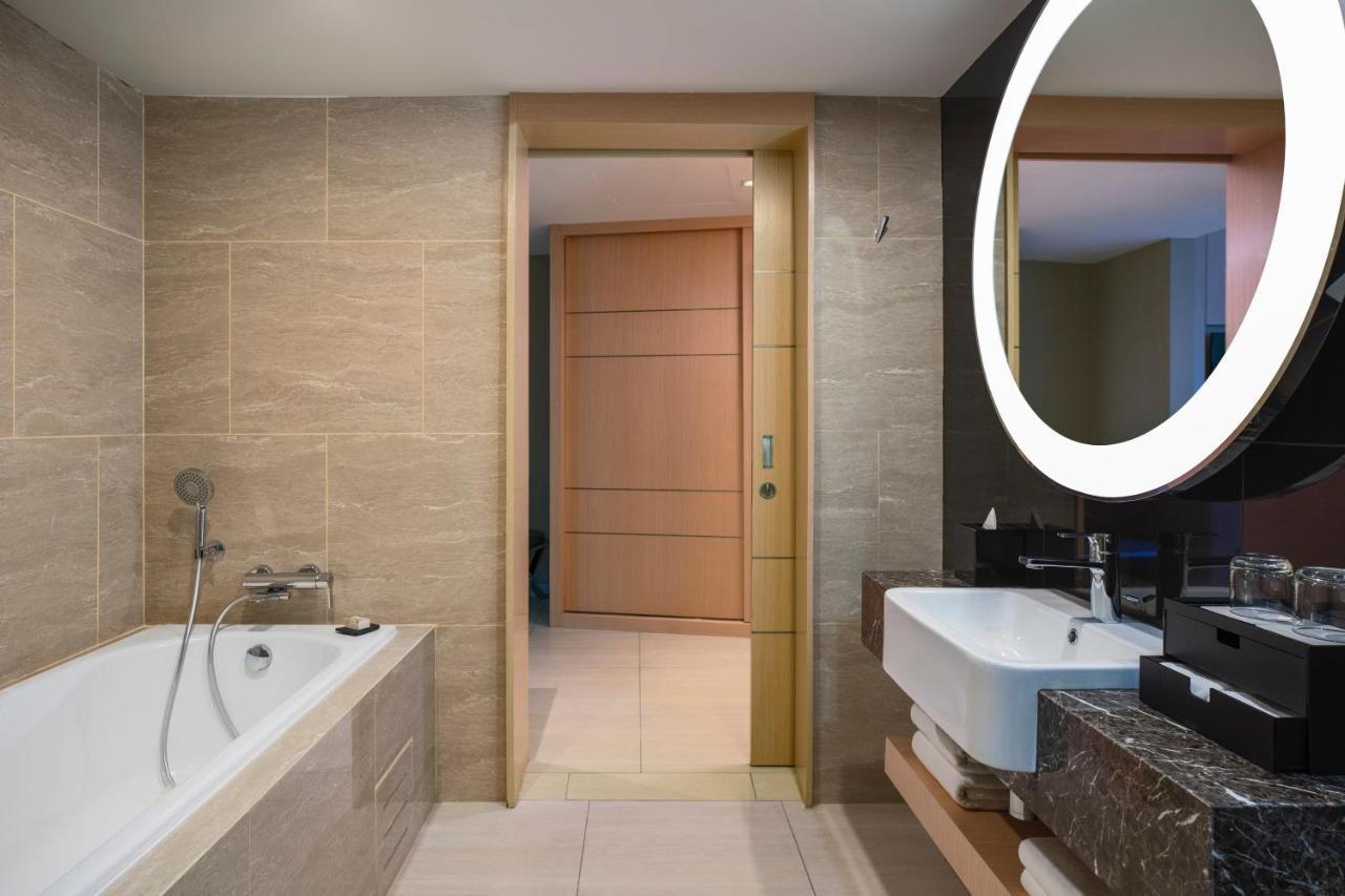 Deluxe Large Bay Menara King Room