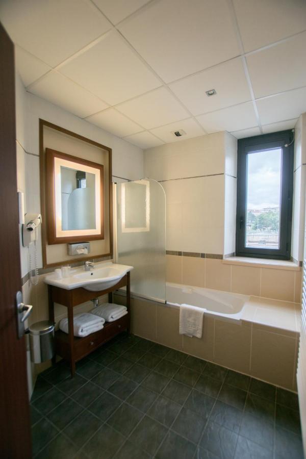 Superior Triple Room 3 Single Beds,548810109:JPEG