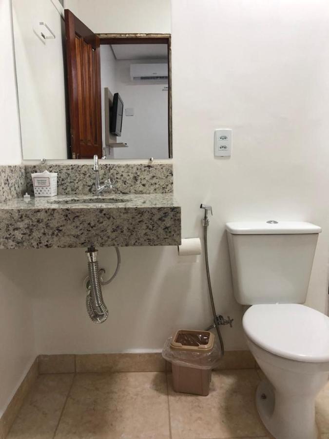 Quarto com Cama de Casal ou 2 de Solteiro e Banheiro Privativo