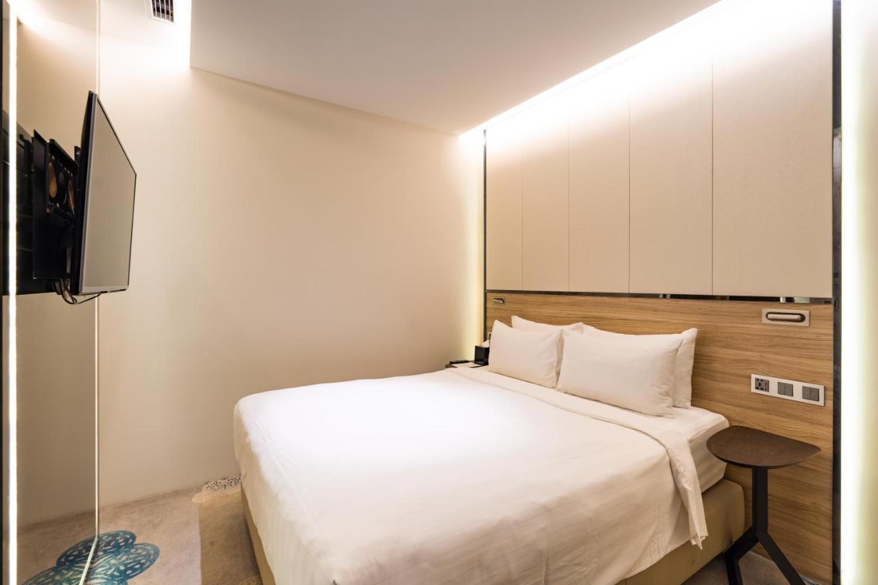 Quarto Superior com Cama de Casal - Sem Janelas