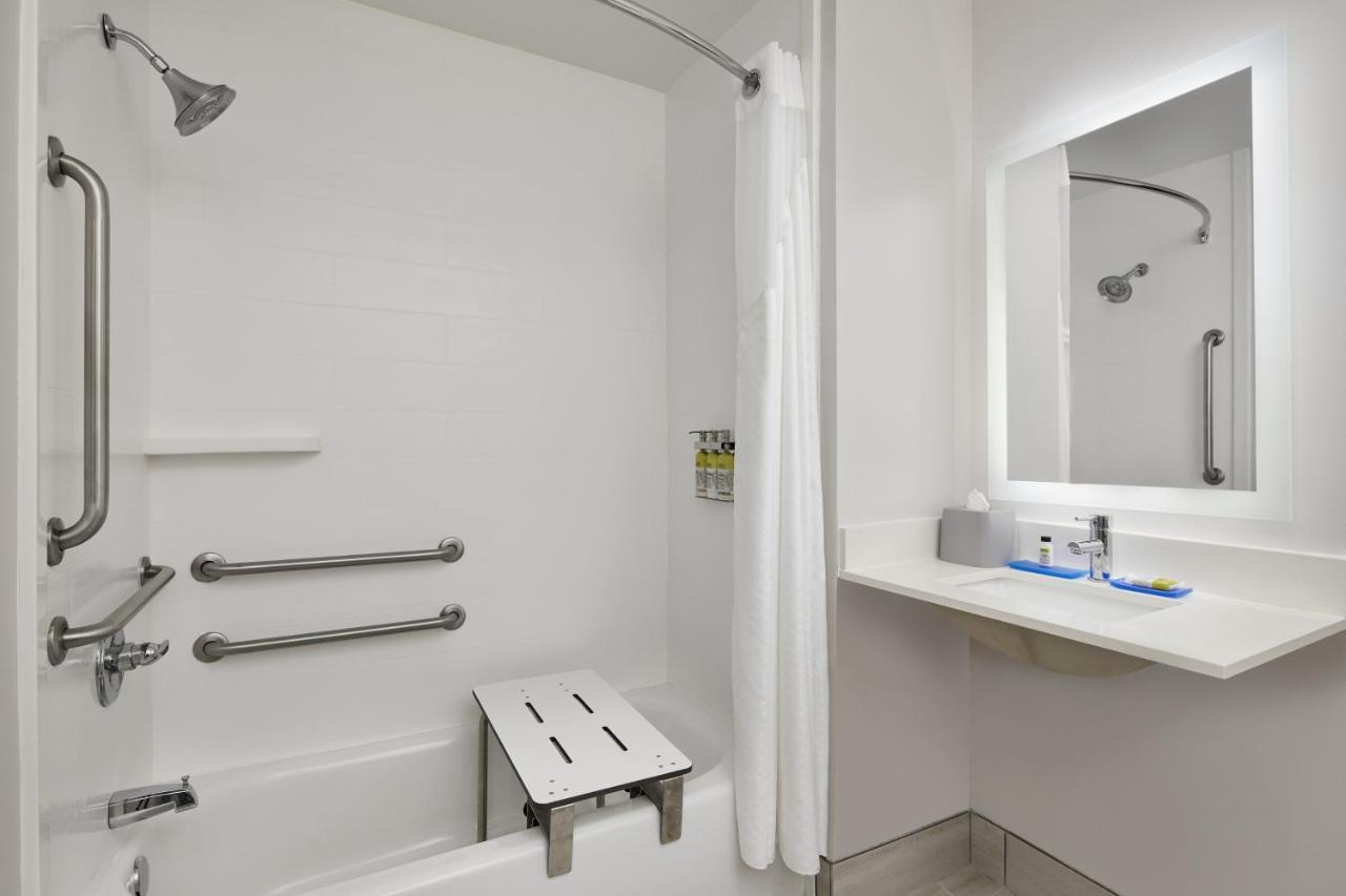 Standard King Room with Roll-In Shower - Mobility Access