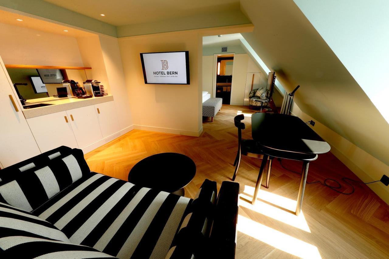 Apartamento con cama doble y sofá cama