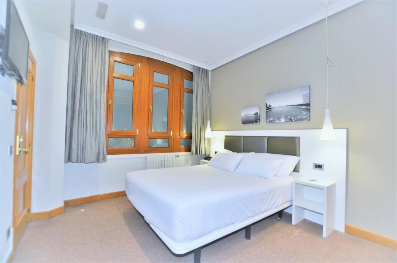 Double or Twin Room Interior Facing,992281849:JPEG