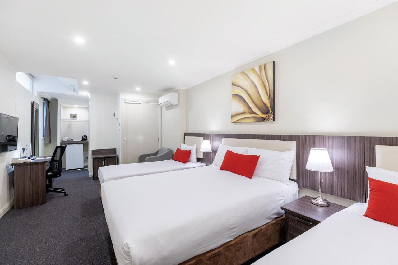 Quarto Família com 1 Cama de Casal e 2 Camas de Solteiro