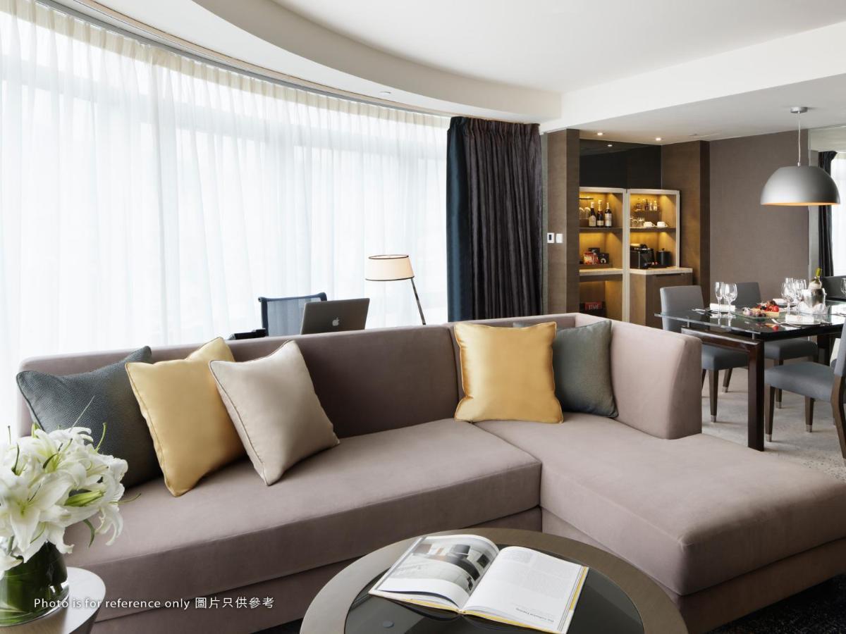 Plaza Suite One King Bed Complimentary welcome gift,1498679554:JPEG