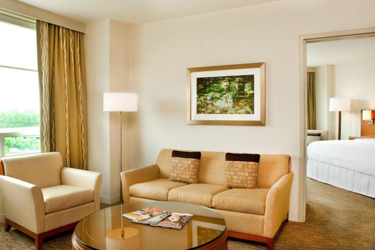 Suite, 1 King, Sofa bed, Lake view