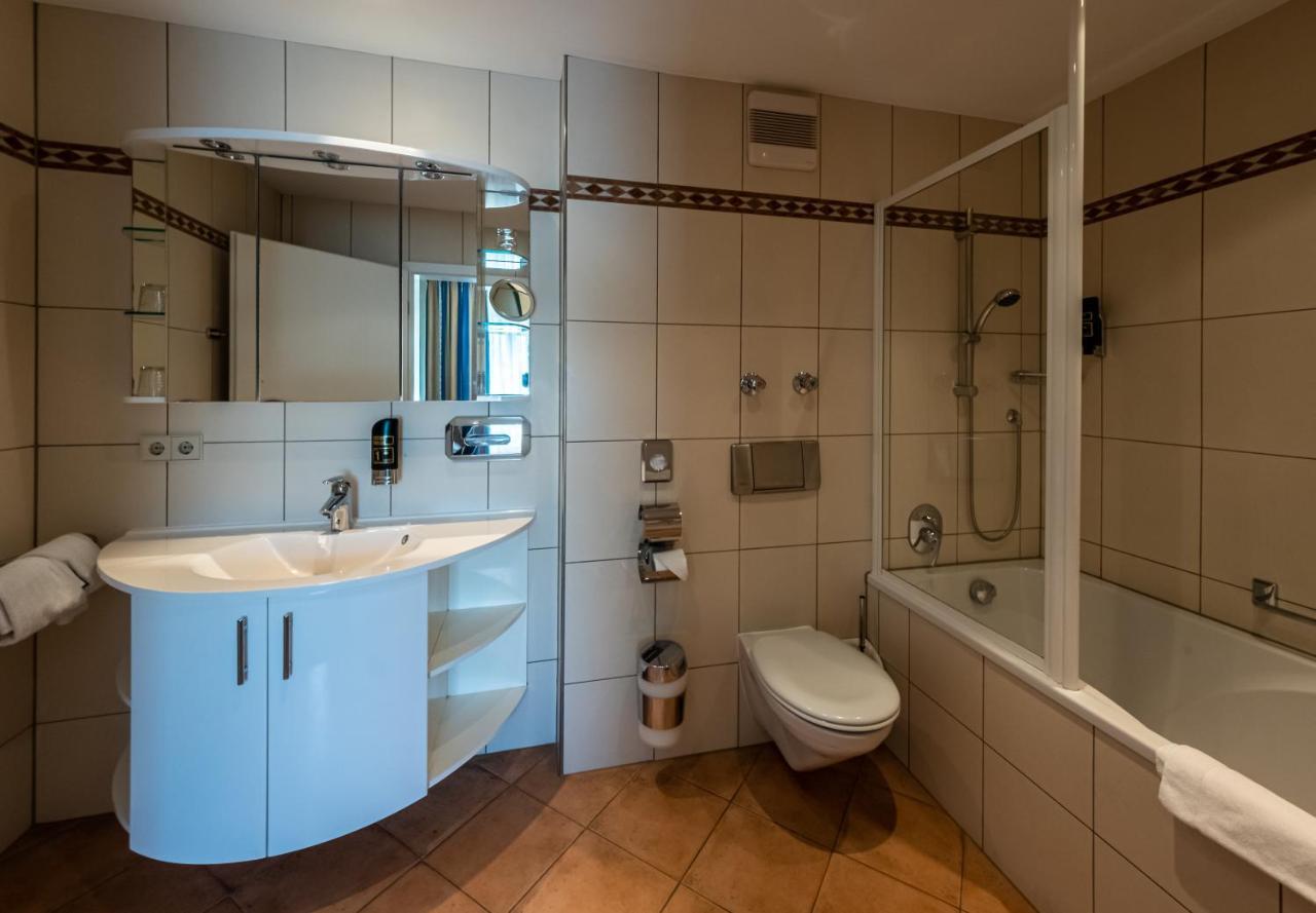Standard Suite,995387338:JPEG