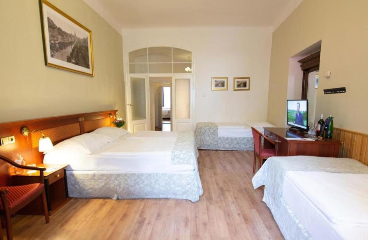 Large Two-Bedroom Apartment,1589386375:JPEG