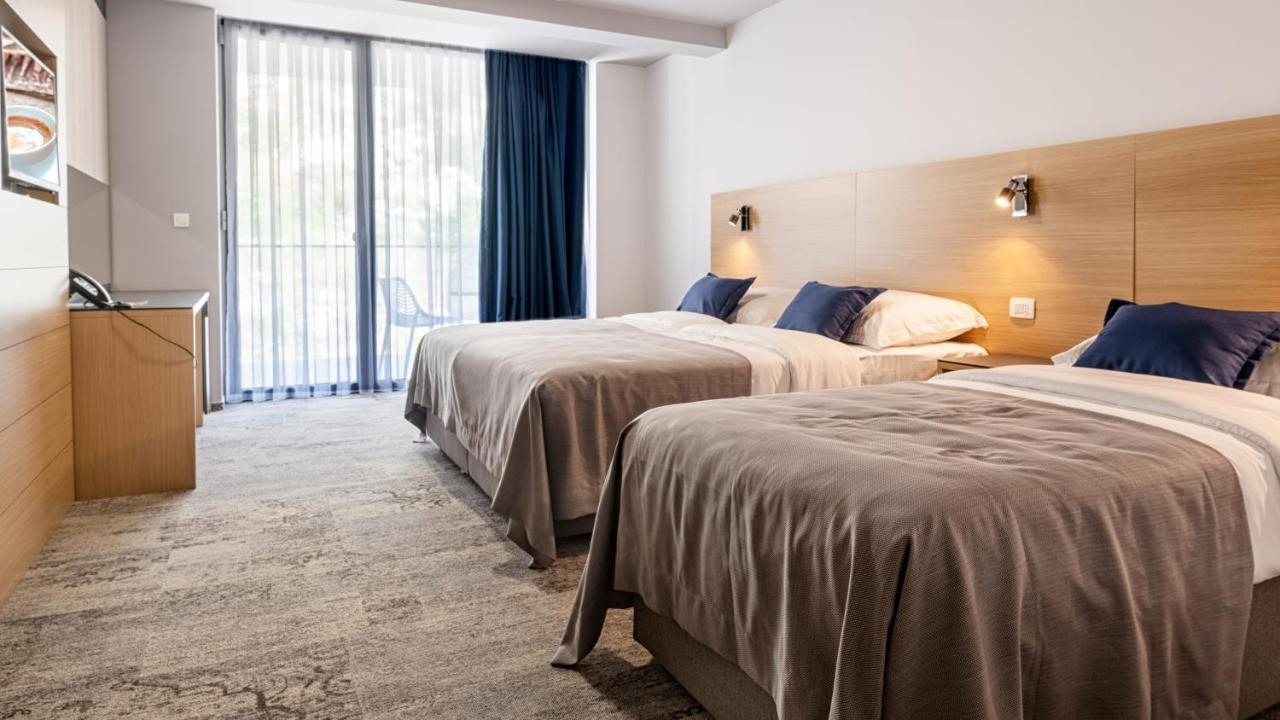 Dreibettzimmer mit Balkon