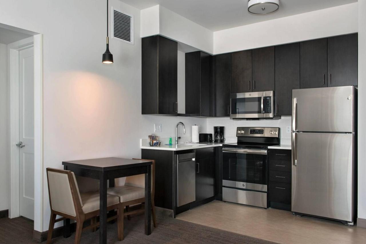 1 Bedroom Suite, 1 King, Sofa bed