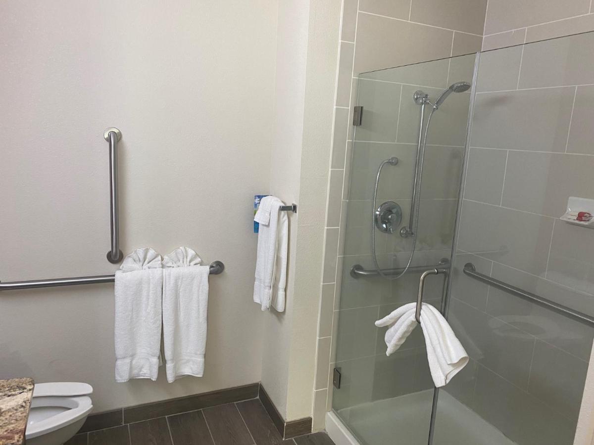 One-Bedroom King/Queen Suite - Mobility Access/Non-Smoking