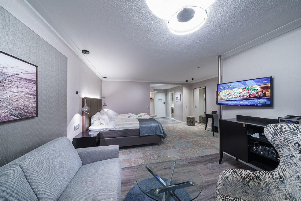 Doppelzimmer mit Balkon und Meerblick