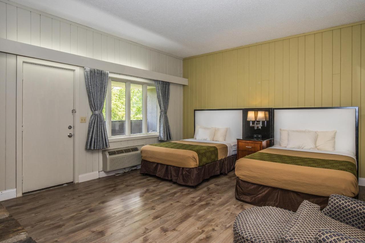 Two Double Beds with Mountain View and E-Fireplace