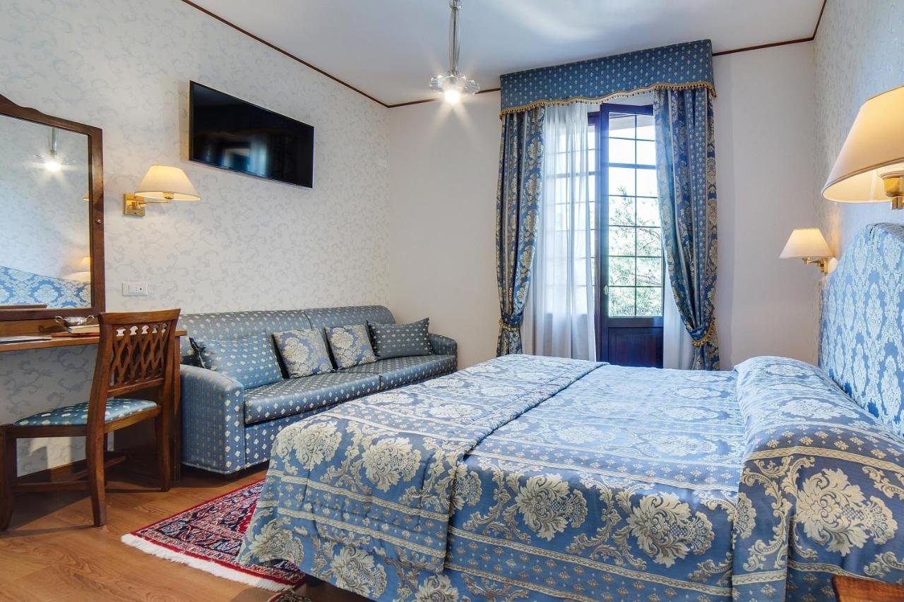 Premium Double Room with Balcony,996800824:JPEG