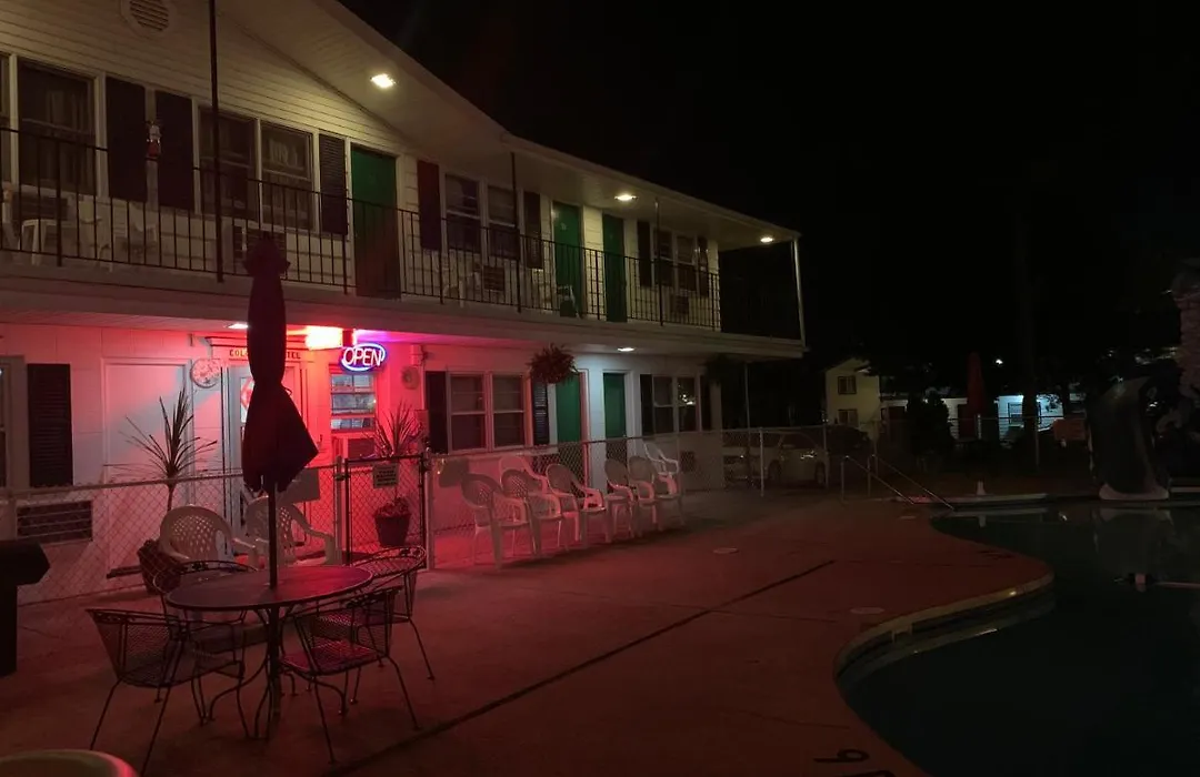 Colonial Motel-1