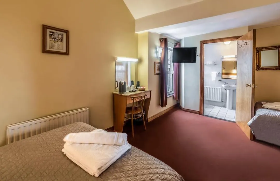 Holiday Hotel-1