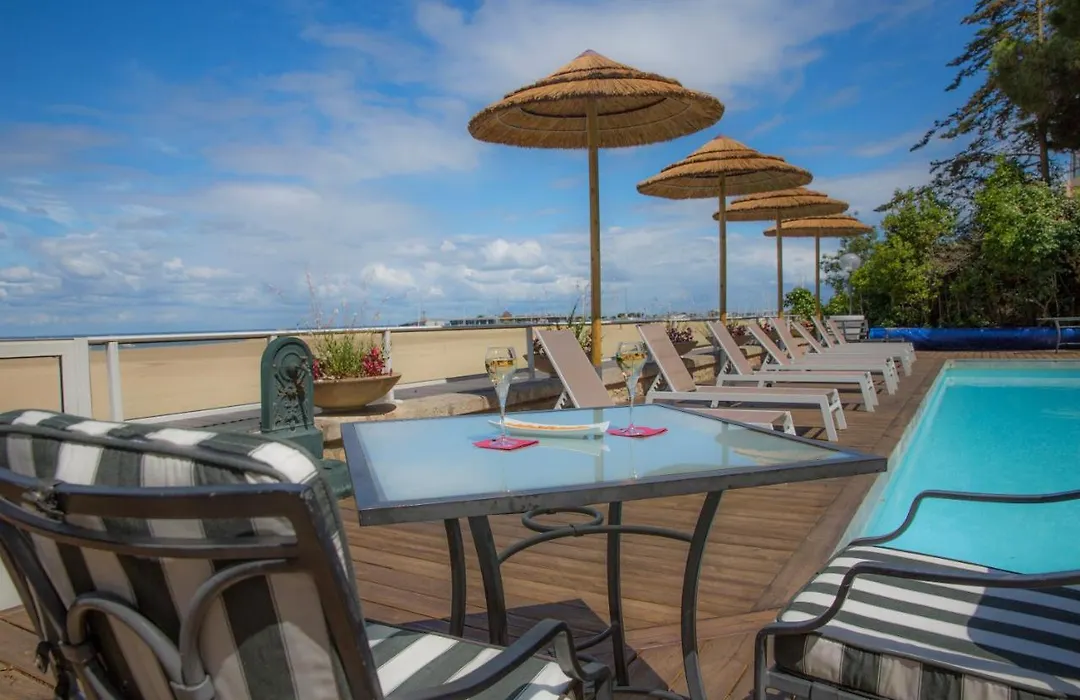 Arc Hôtel Sur Mer-1