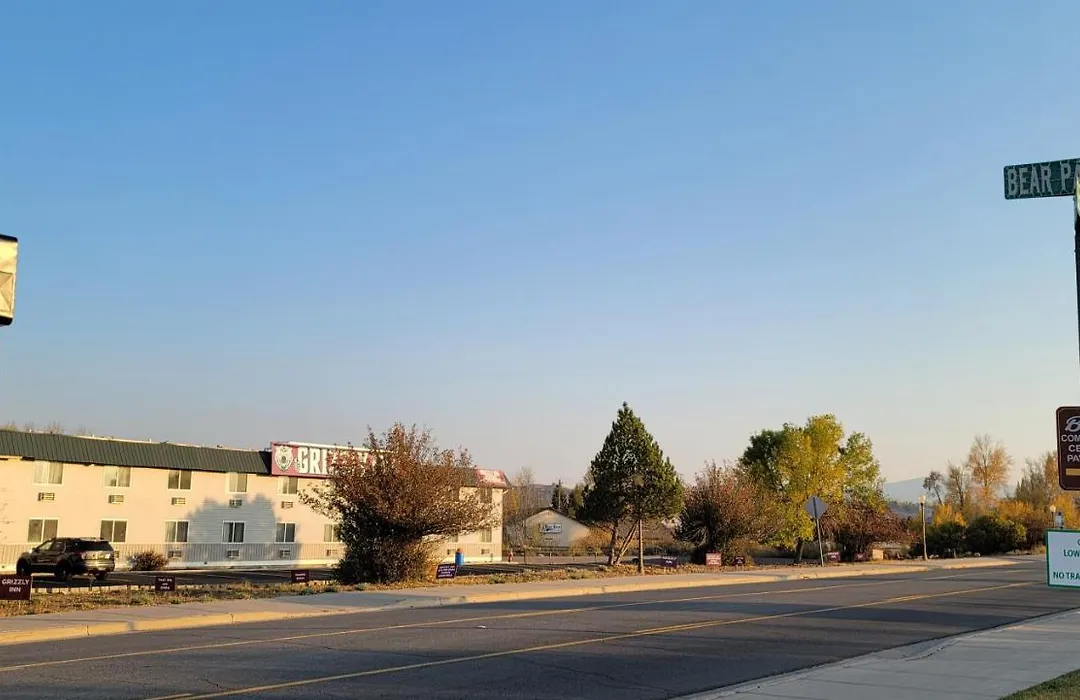 Grizzly Inn-1