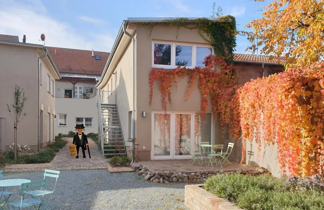 Travel Art Boardinghouse-1